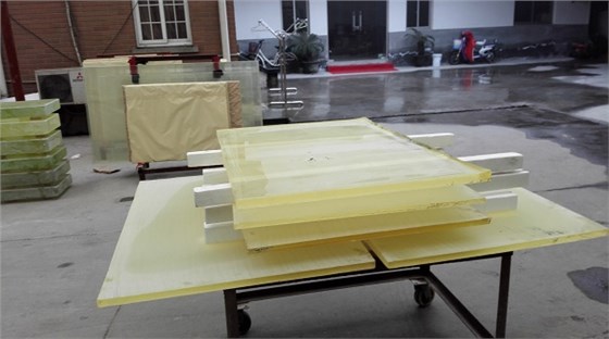 肇庆铅玻璃的常规保养